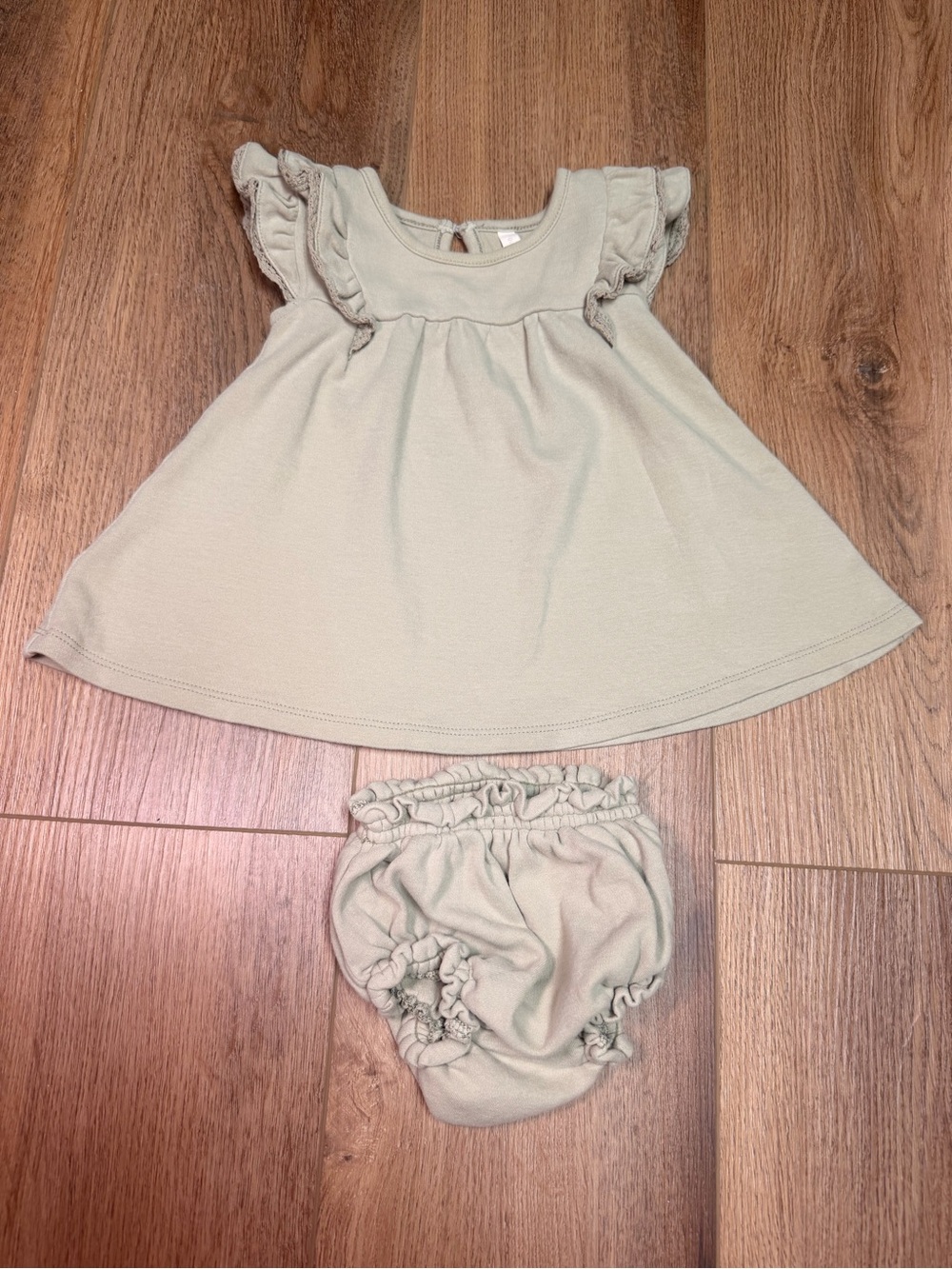 Quincy Mae Organic Cotton Flutter Dress & Bloomer Set Sage Green 6-12M Baby Girl